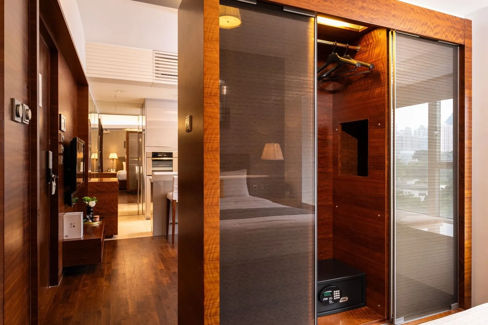 Luxury 1-Bedroom Apartment (High Floor) – Wan Chai, Hong Kong #5