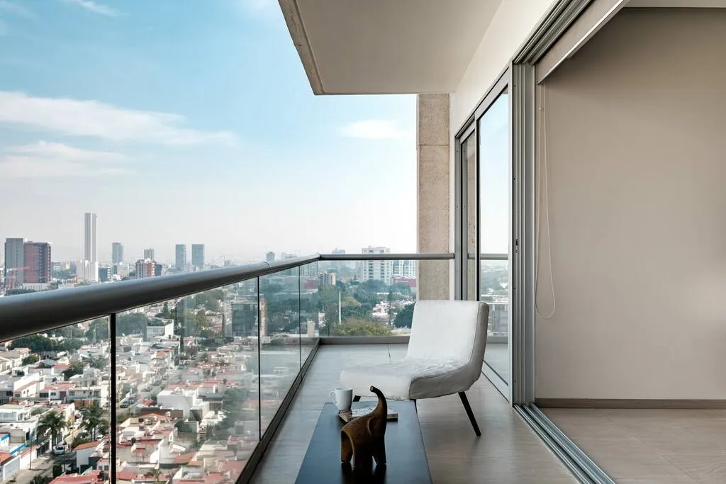 Luxurious 1-bedroom Executive Apartment With Dedicated Home Office Space #4