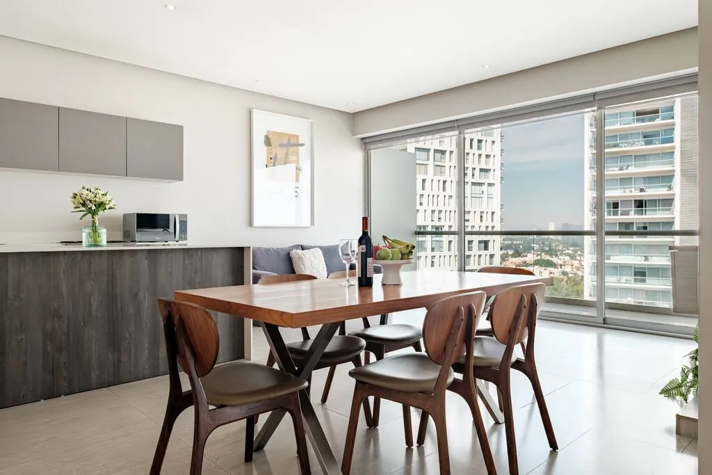 Efficient 1-bed City Flat With Dedicated Workspace In Downtown For Remote Work #3