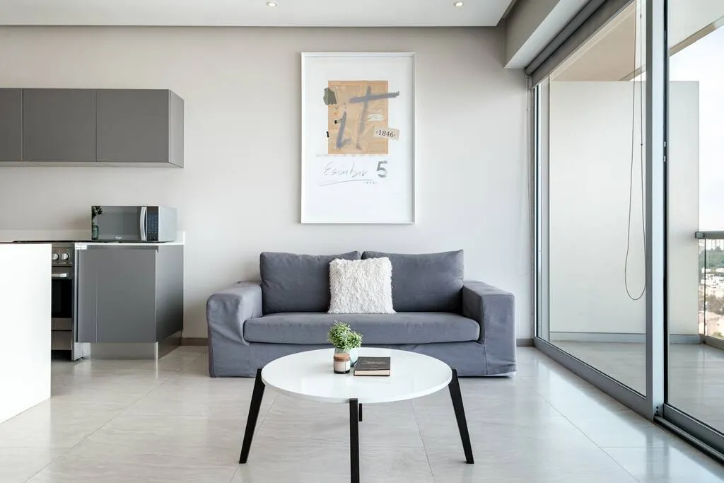 Upscale 1-bed Flat With Dedicated Home Office In Downtown Metro #2