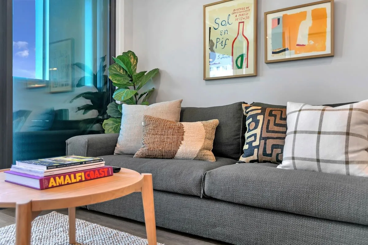 Chic 2br Auckland City Flat With Dedicated Home Office, Fast Wi-fi & Parking