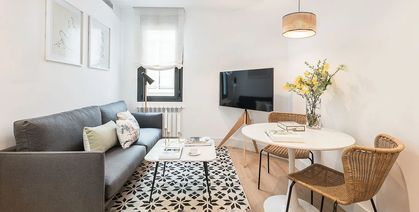 Spacious Designer City Flat With Dedicated Workspace In Madrid