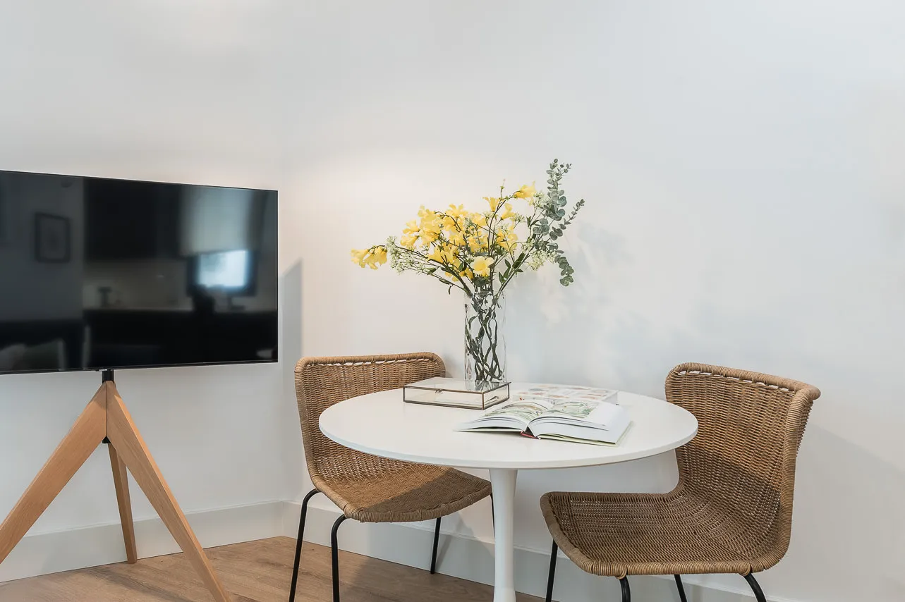 Spacious Designer City Flat With Dedicated Workspace In Madrid #4