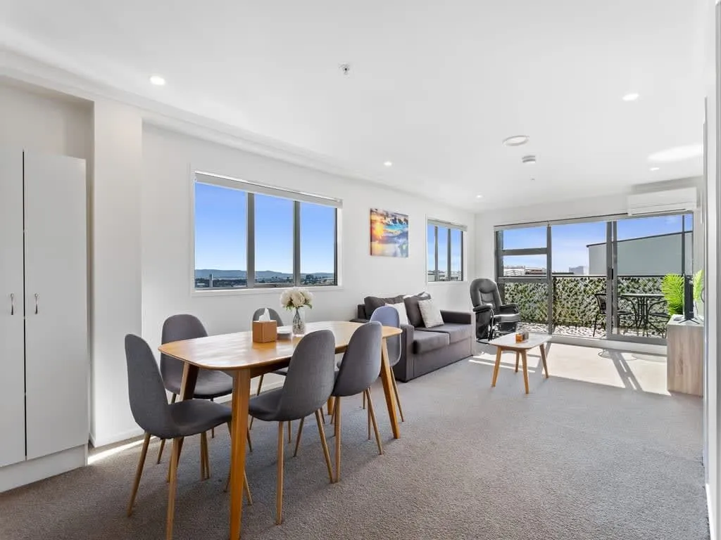 Charming Curated 2-bedroom Flat Auckland - Digital-nomad Setup, Fast Wifi & Free Parking #4