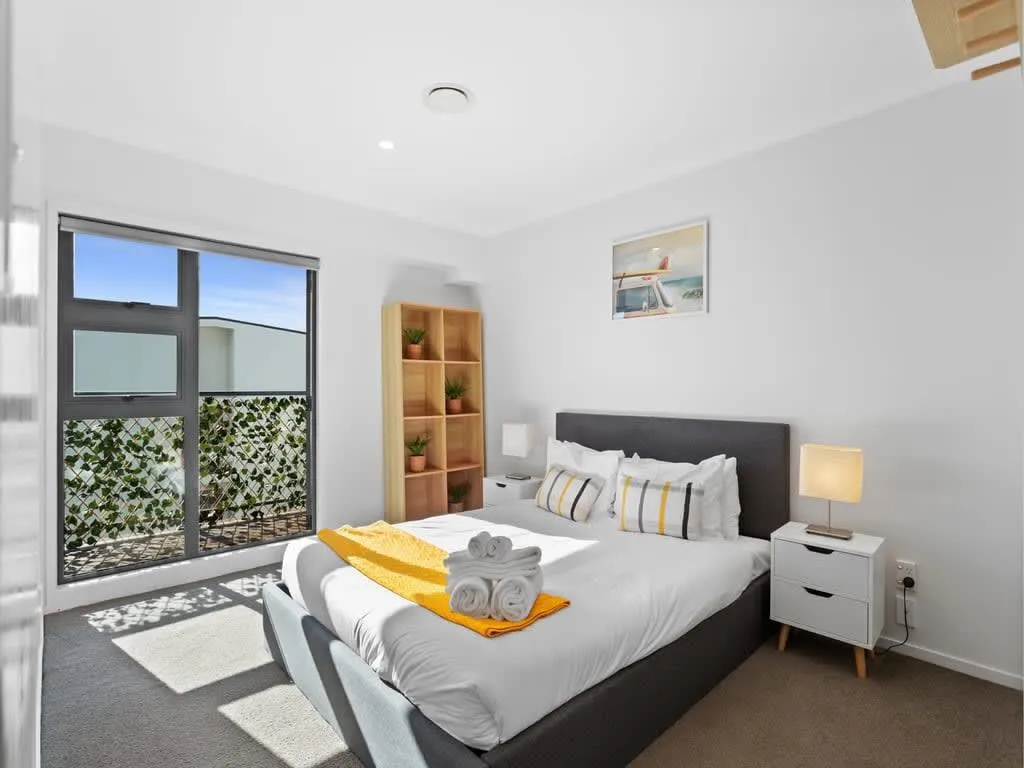 Charming Curated 2-bedroom Flat Auckland - Digital-nomad Setup, Fast Wifi & Free Parking #2