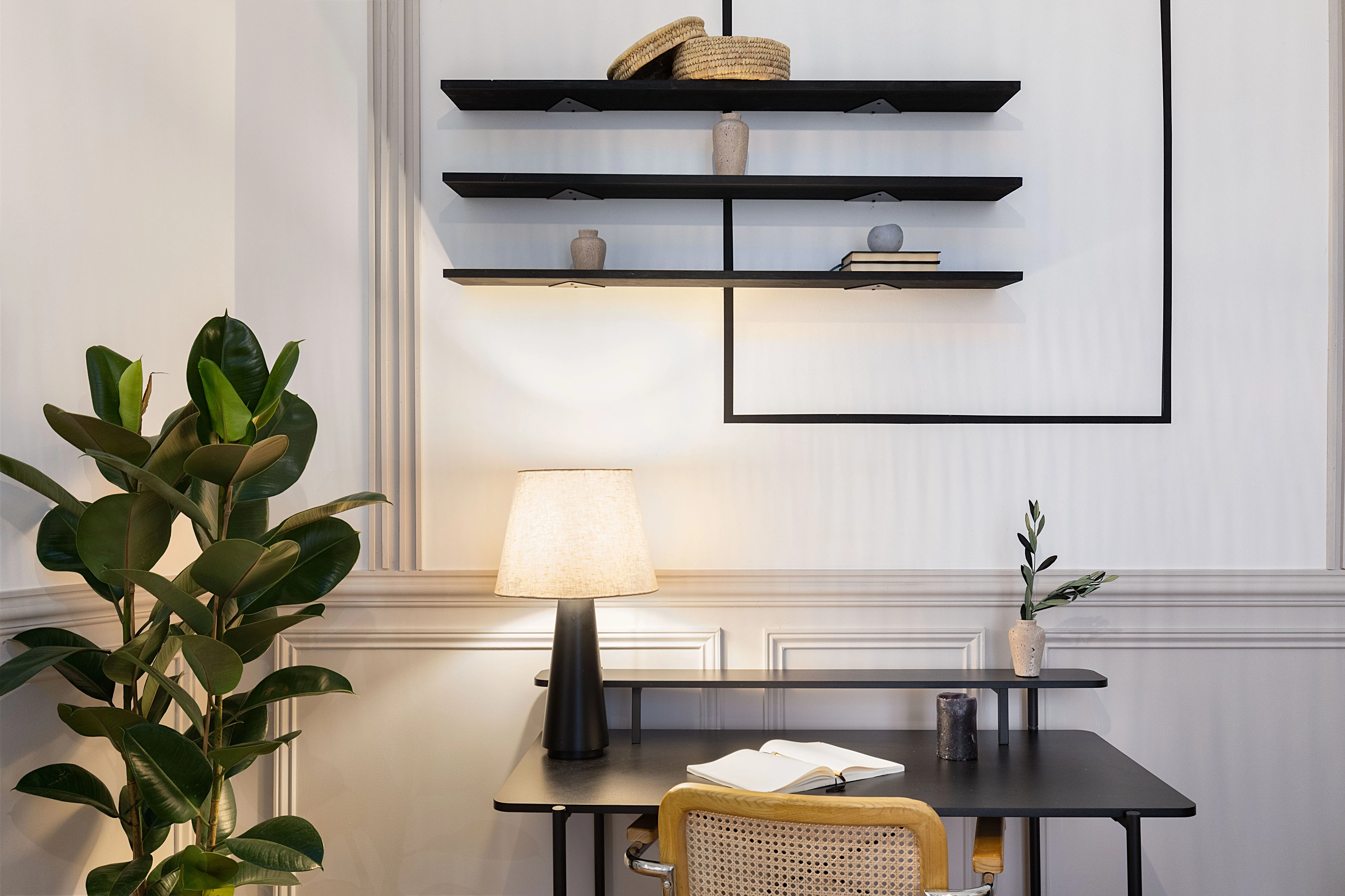 Roomy Paris Flat With Gigabit Internet, Dual Monitors & Pro Setup For Digital Nomads #4