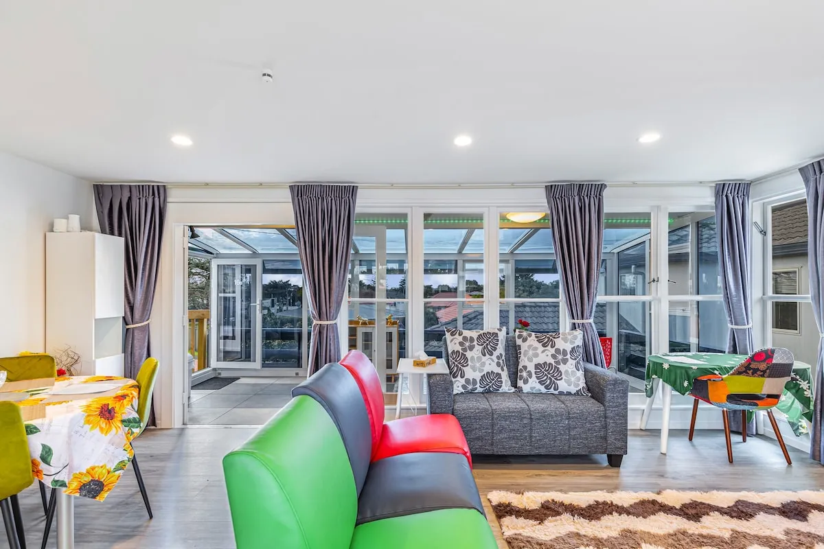Distinctive Auckland City Flat - Intimate 3-bed, Dedicated Home Office & Fast Wifi #5