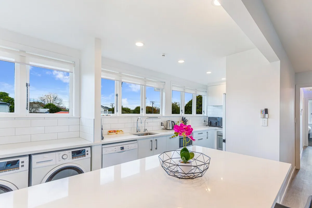 Distinctive Auckland City Flat - Intimate 3-bed, Dedicated Home Office & Fast Wifi #4