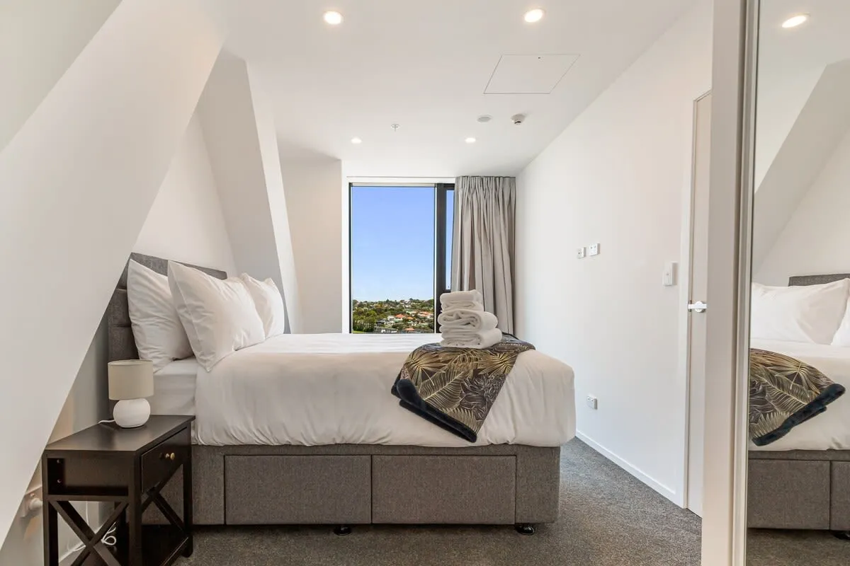 Chic Intimate 2-bed Flat, Ellerslie Auckland -- Digital-nomad Ready Balcony & Desk #2