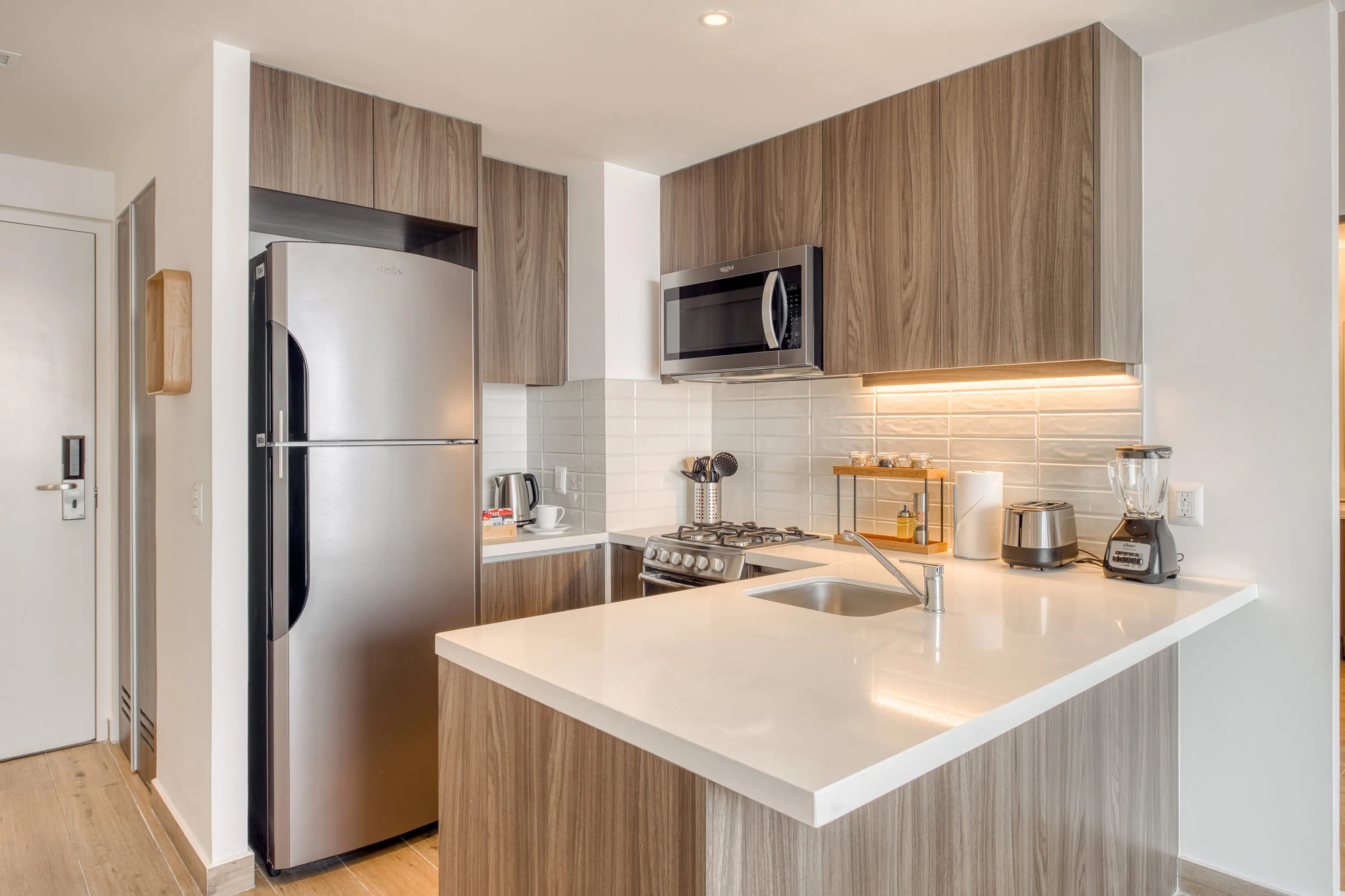 Trendy 2-bed Flat With Dedicated Home Office In Mexico City's Urban Center #2