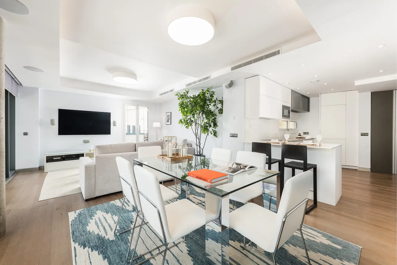 Spacious Madrid Flat With Bright Home Office And Modern Design For Remote Work #4