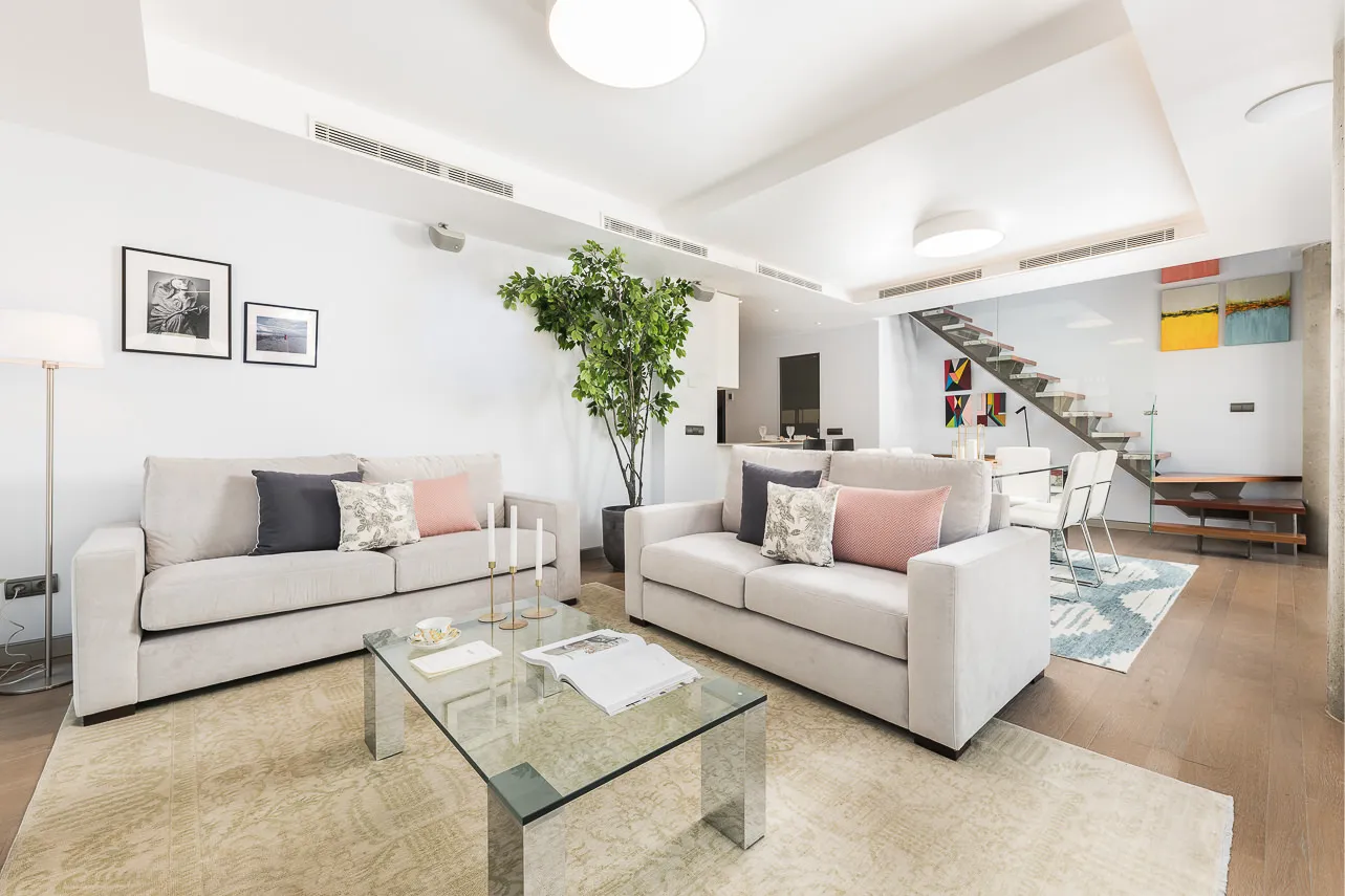Spacious Madrid Flat With Bright Home Office And Modern Design For Remote Work #2