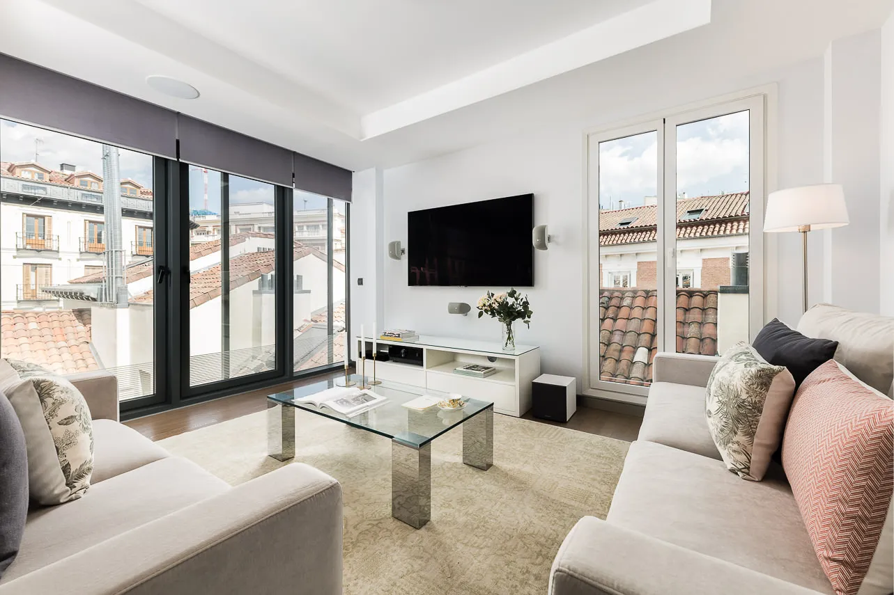 Spacious Madrid Flat With Bright Home Office And Modern Design For Remote Work #3
