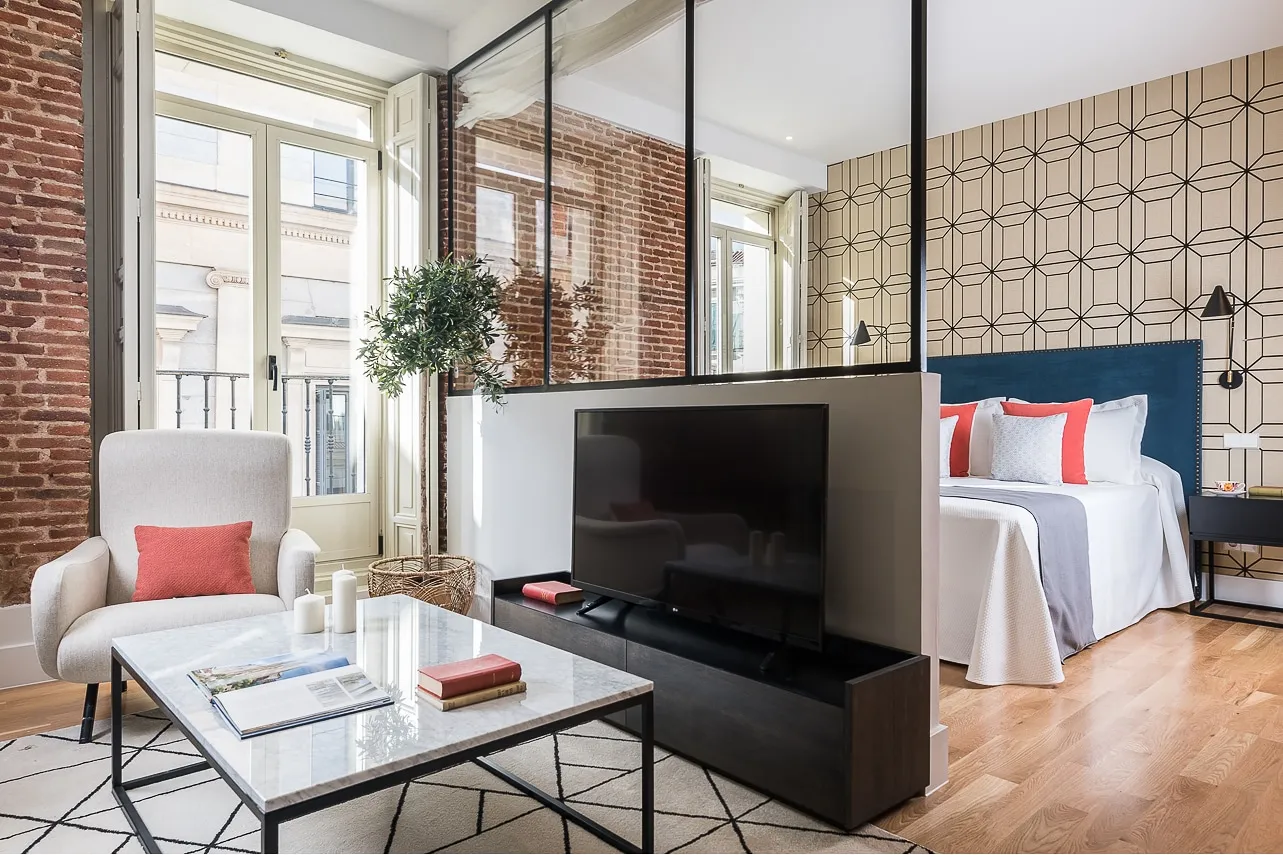 Chic 60m2 Madrid Flat With Spacious Home Office For Remote Work Flexibility #5