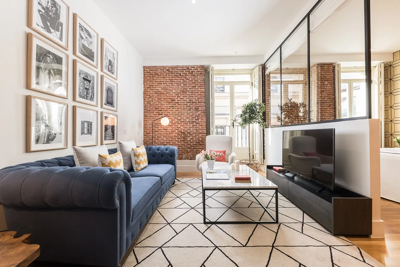 Chic 60m2 Madrid Flat With Spacious Home Office For Remote Work Flexibility #2