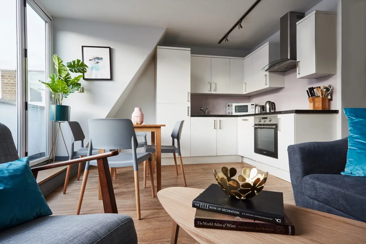 Designer 1br Flat In Holborn - Efficient Layout, Built-in Home Office For Remote Workers #2