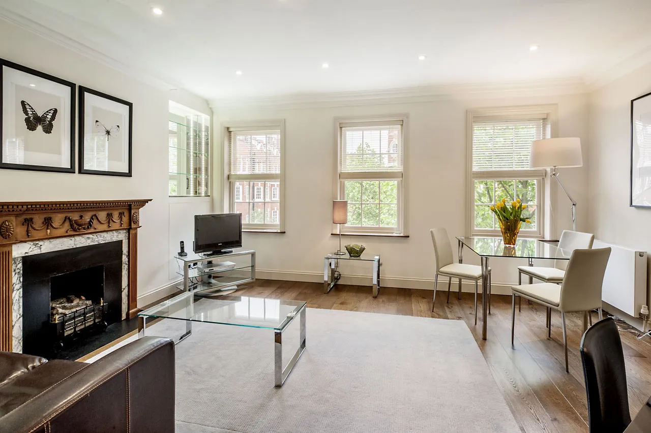 Refined Compact 1-bedroom Flat On Sloane Ave - Dedicated Home Office & Fast Wi-fi, London #2