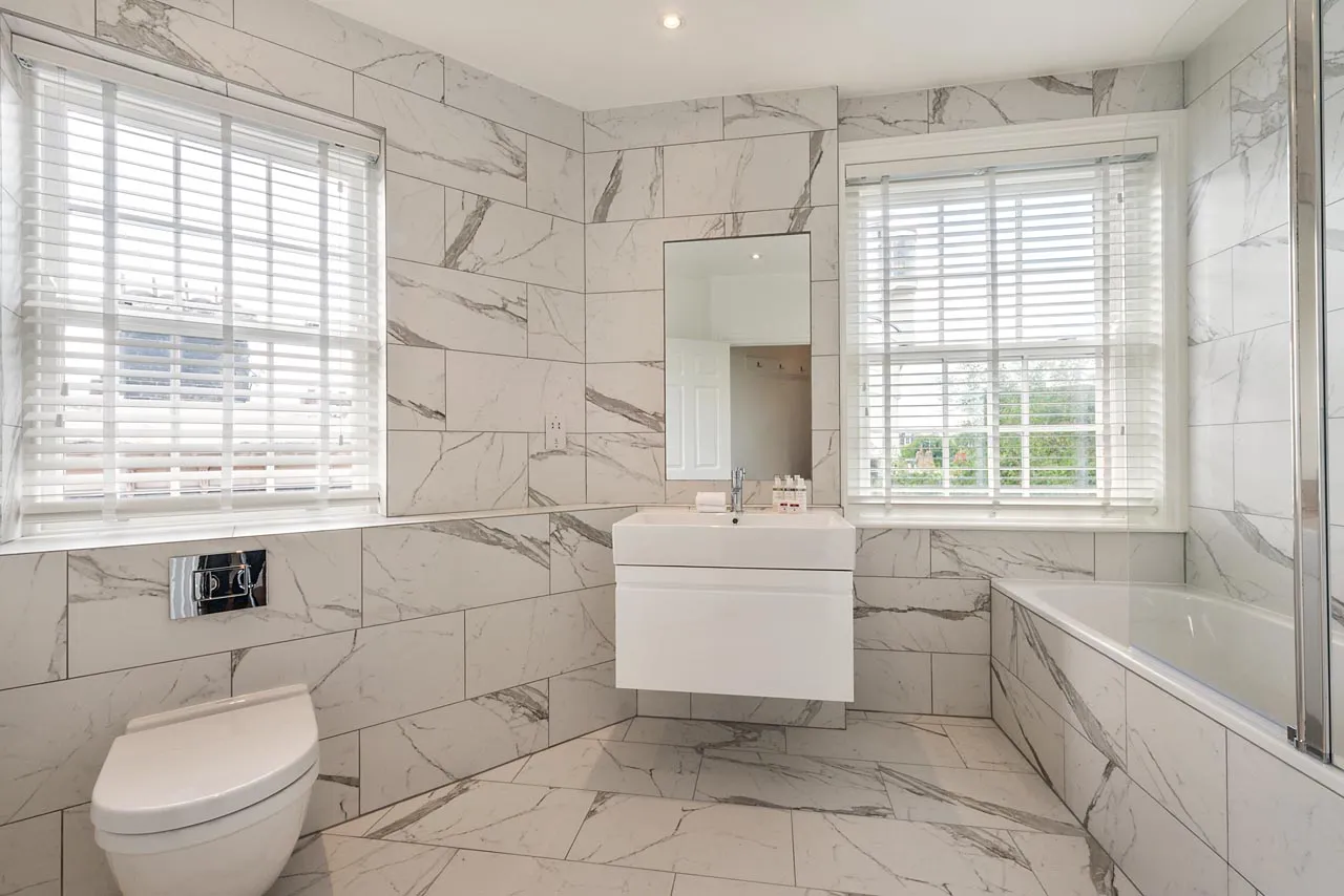 Refined Compact 1-bedroom Flat On Sloane Ave - Dedicated Home Office & Fast Wi-fi, London #4