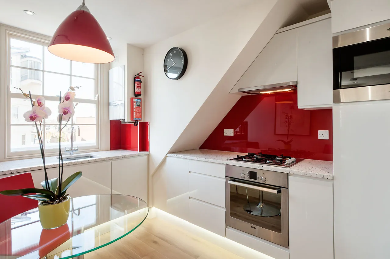 Refined Compact 1-bedroom Flat On Sloane Ave - Dedicated Home Office & Fast Wi-fi, London #5