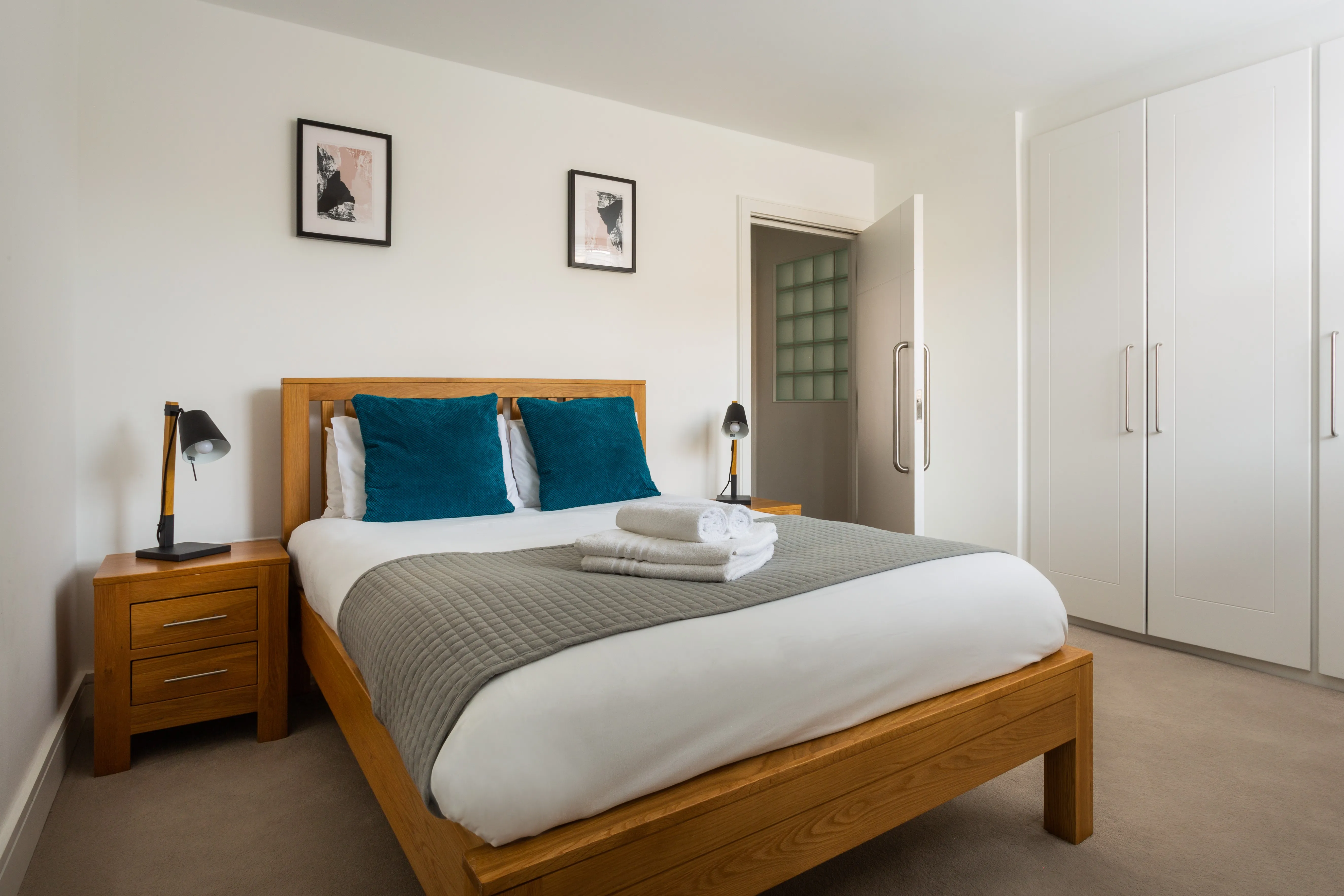 Contemporary 1br Flat, Sophisticated & Intimate, Work-from-home Ready At Vincent Square London