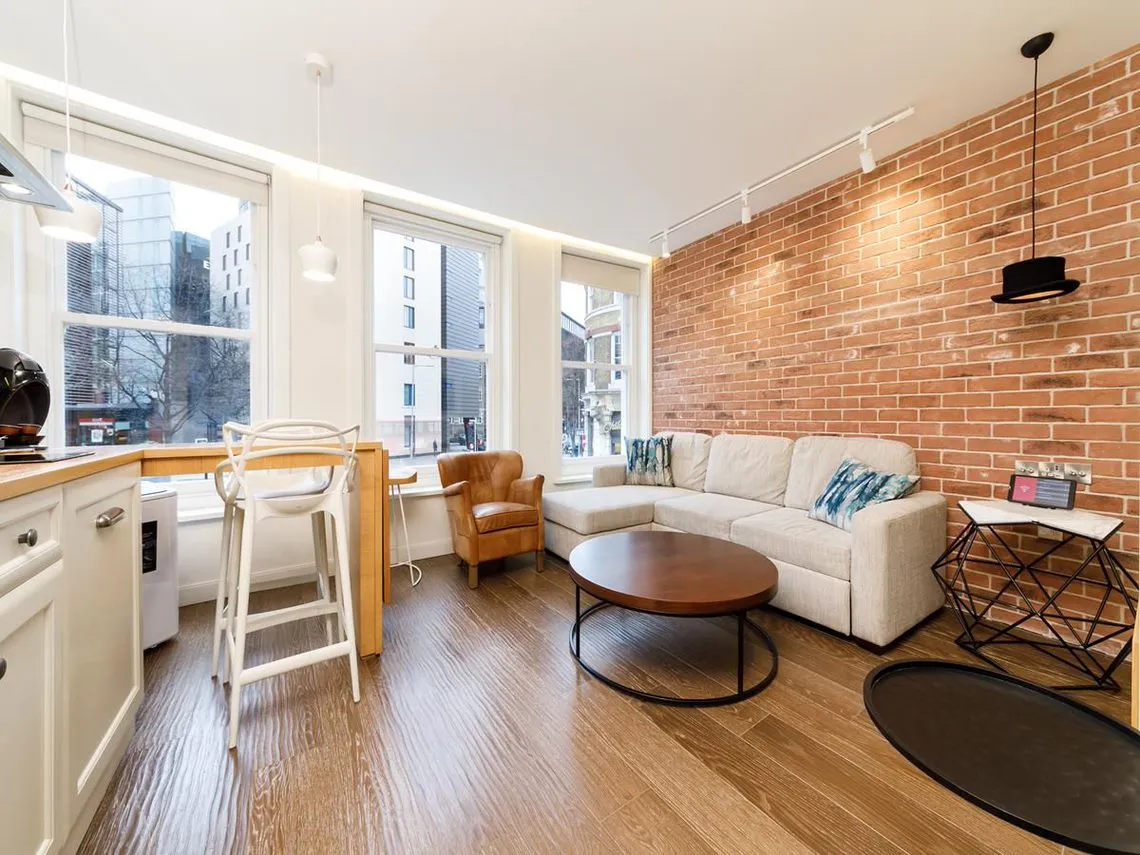 Curated Compact Executive Flat, London -- Digital Nomad Ready With Dedicated Work Nook