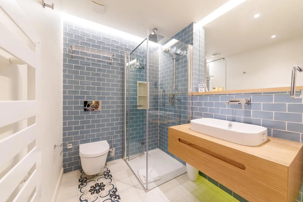 Curated Compact Executive Flat, London -- Digital Nomad Ready With Dedicated Work Nook #4