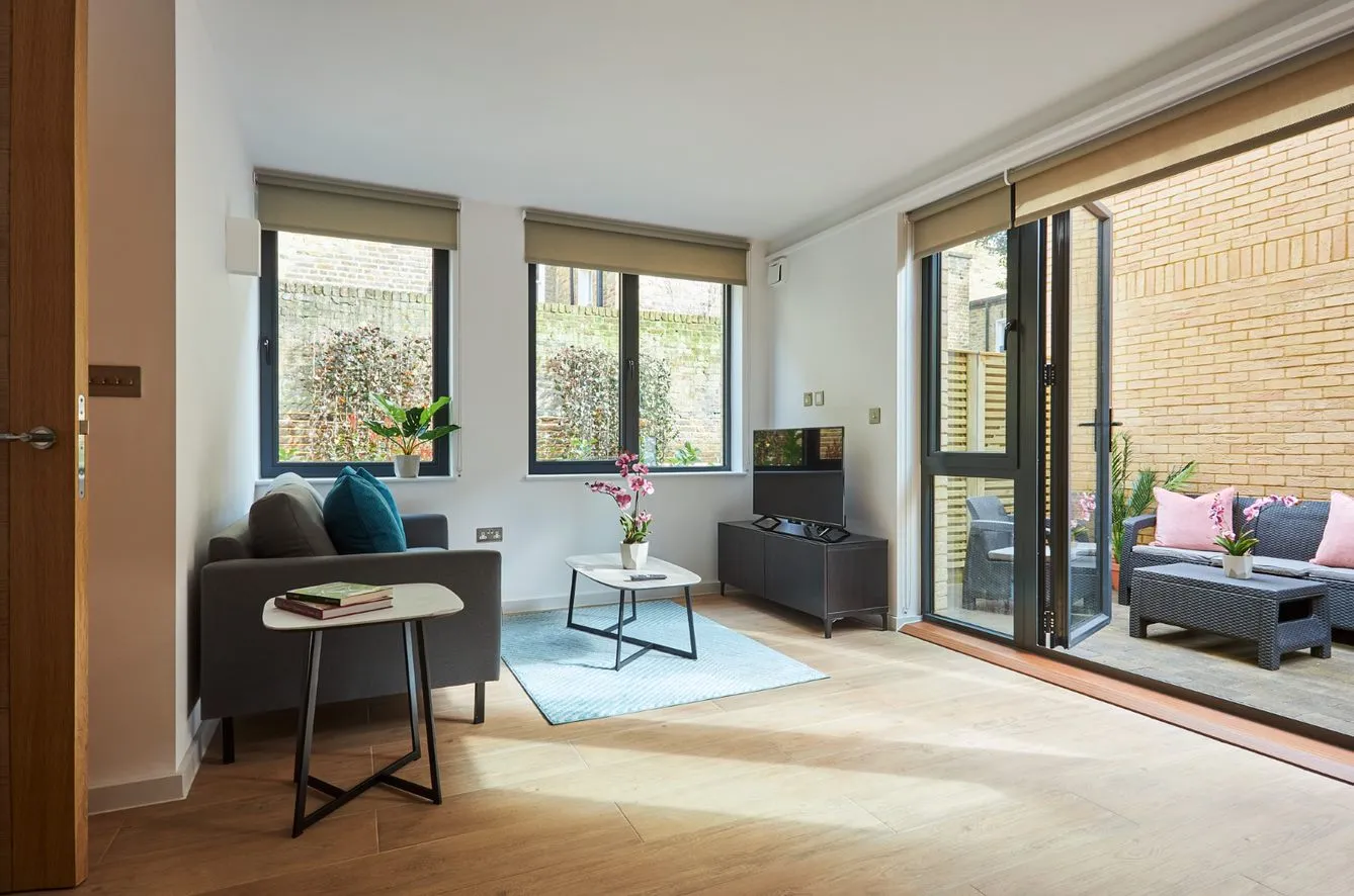 Hammersmith Compact 2-bed Flat - Dedicated Home Office & Fast Wi-fi For Remote Work