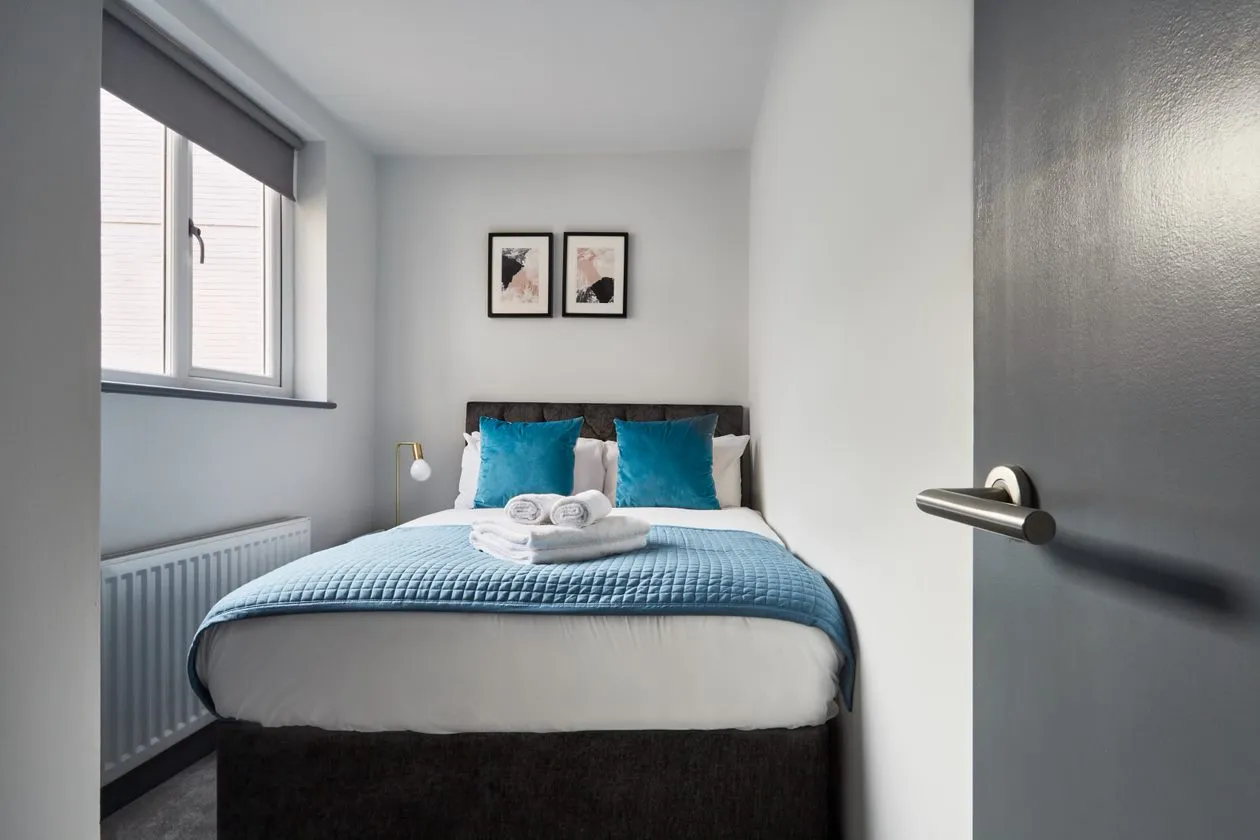 Holborn Contemporary Flat - Intimate, Work-ready Home Office For Remote Pros #4