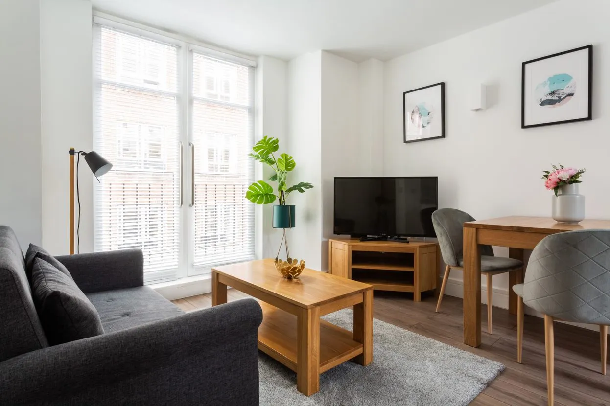 Modern London Flat, Efficient 1-br - Work-ready Layout For Digital Nomads #3