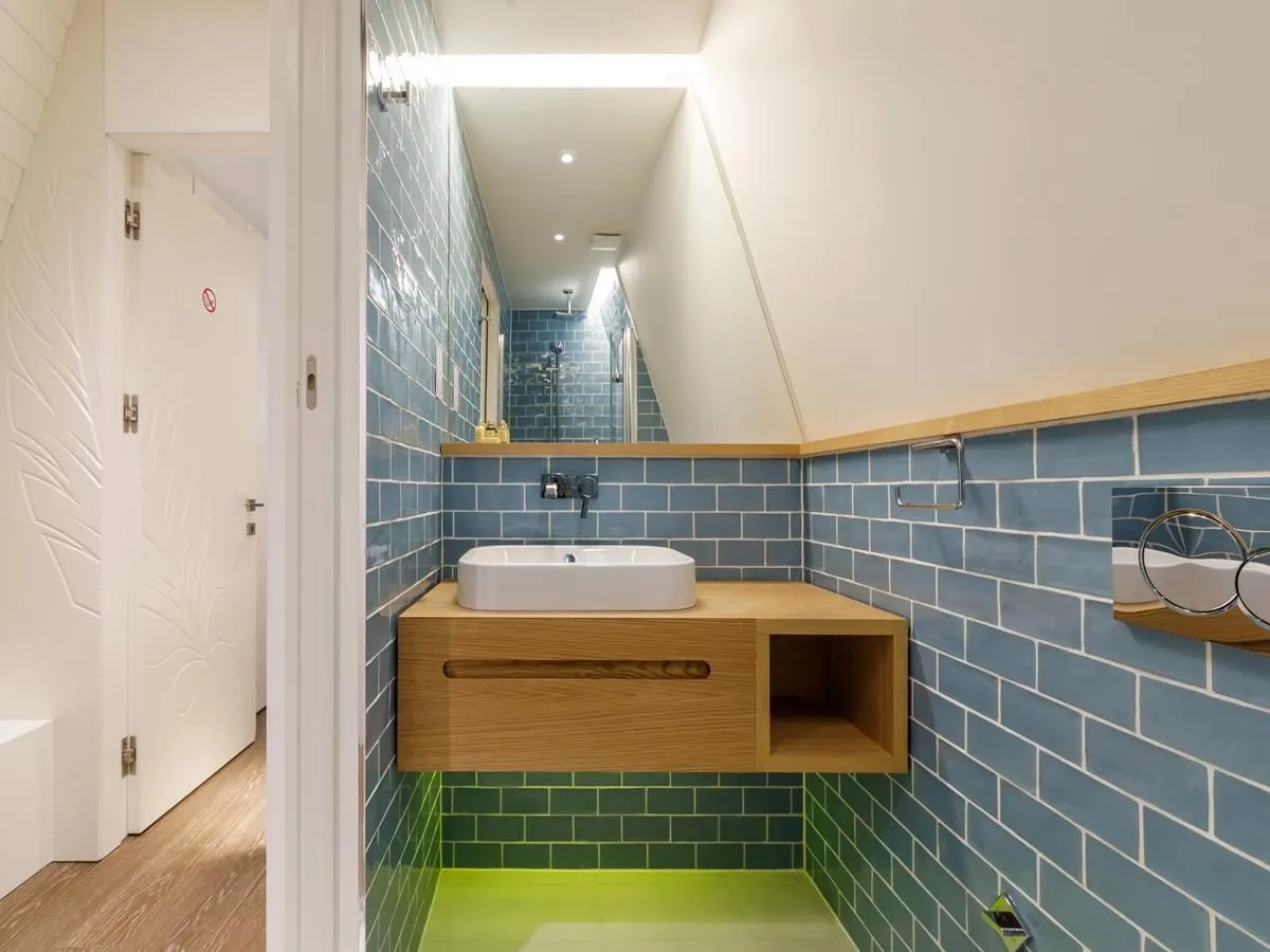 Refined Compact Open-plan Studio With Home Office Nook, London Bridge #4