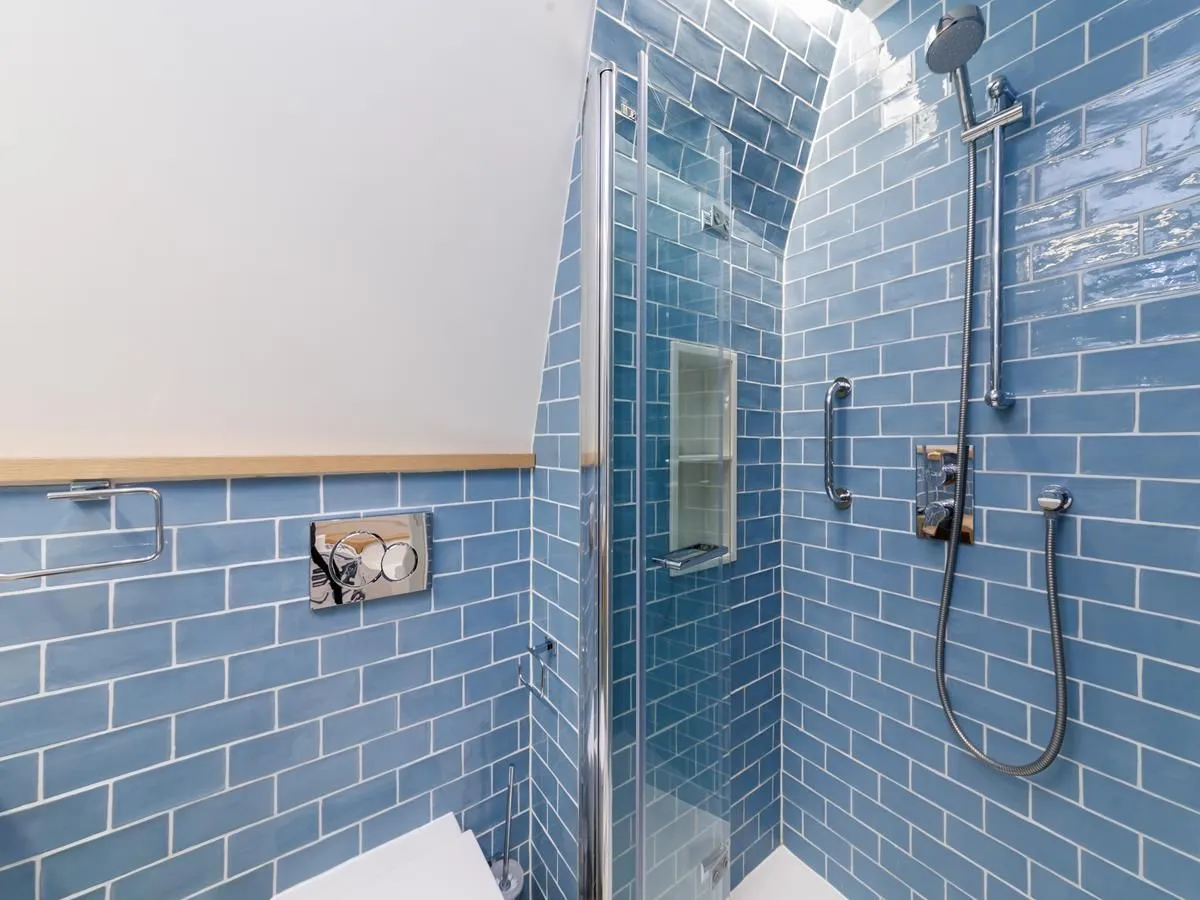 Refined Compact Open-plan Studio With Home Office Nook, London Bridge #5