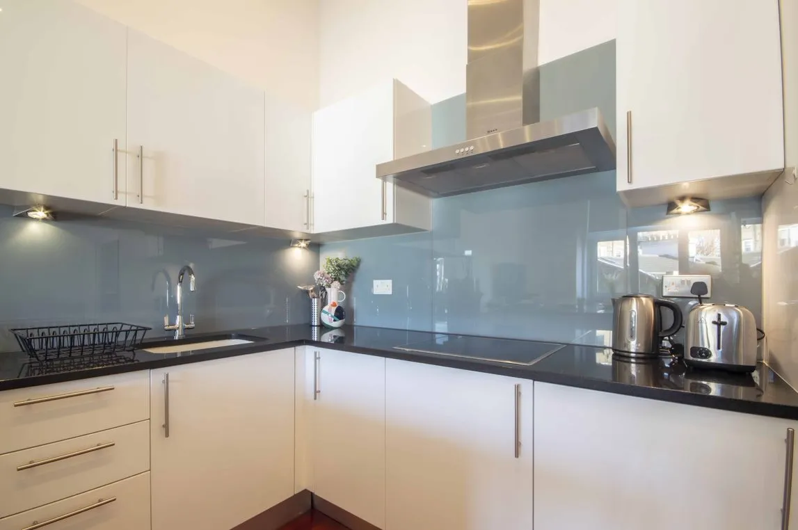 Compact 2-bed Kensington Flat For Remote Work - Private Home Office & High-speed Wi-fi