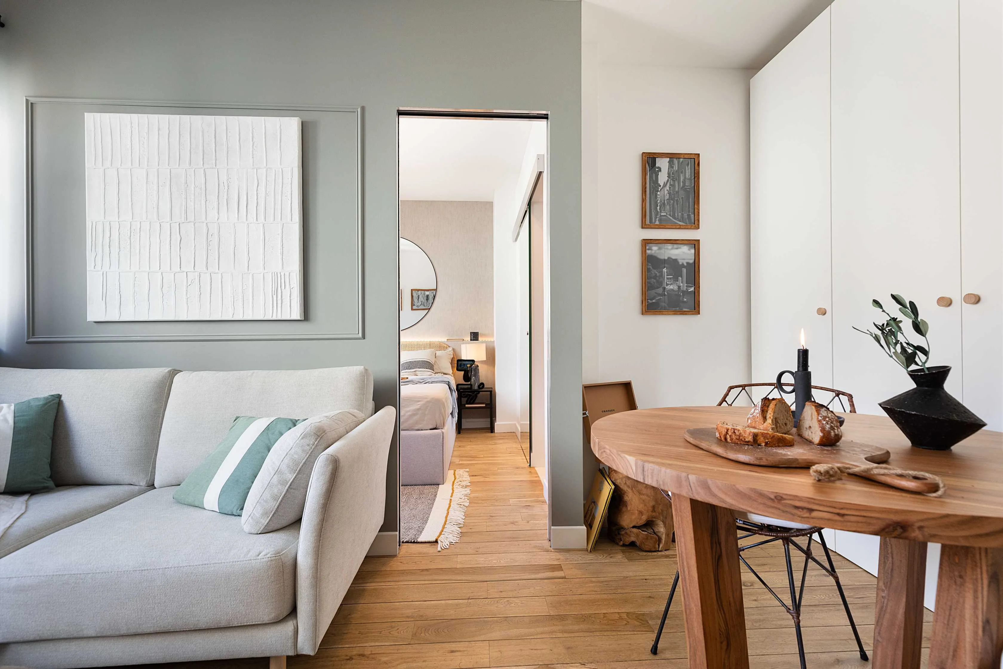 Premium Paris Flat With High-speed Fiber & Ergonomic Home Office Setup #4