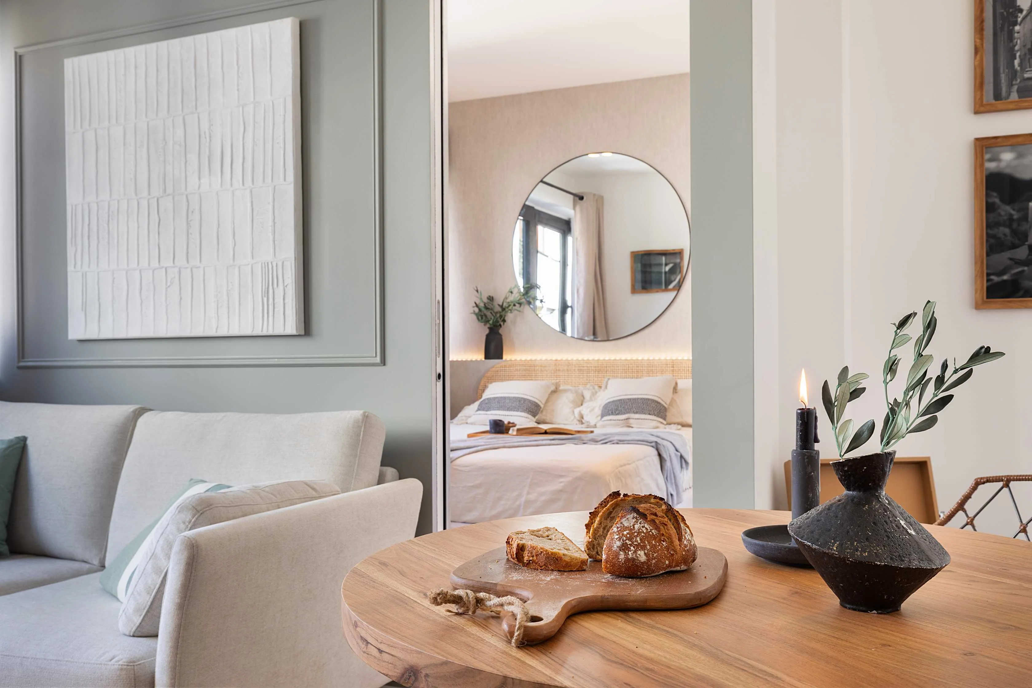 Premium Paris Flat With High-speed Fiber & Ergonomic Home Office Setup #3