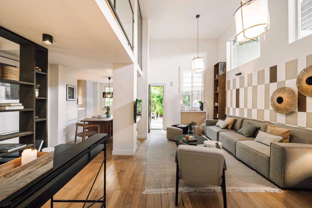 Modern Paris Flat With Pro Home Office & Outdoor Space For Remote Work Success #4