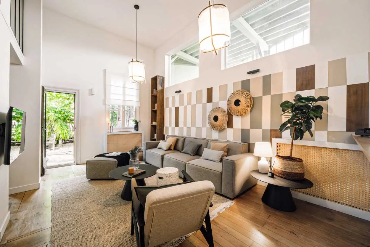 Modern Paris Flat With Pro Home Office & Outdoor Space For Remote Work Success #2