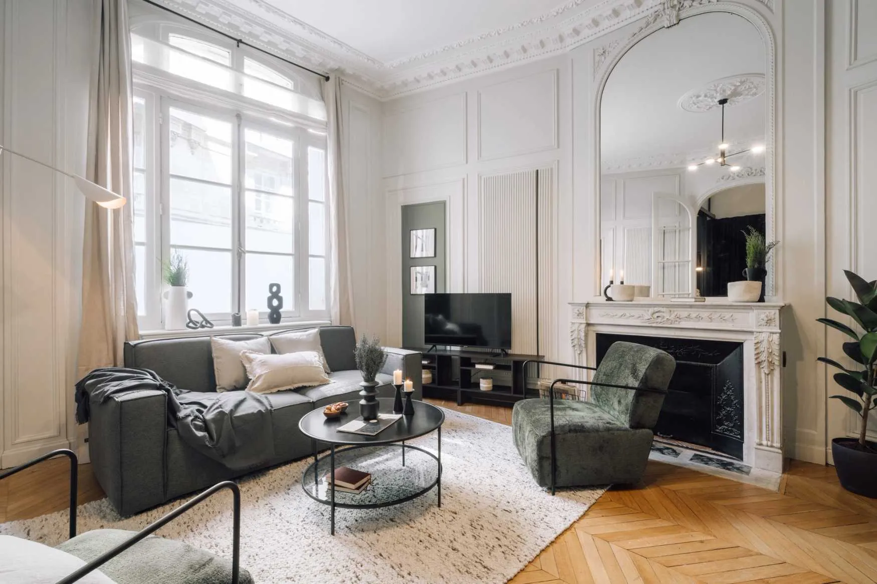 Trendy Paris Flat With Ultra-fast Wifi, Dual Monitors & Chef's Kitchen For Remote Work #2