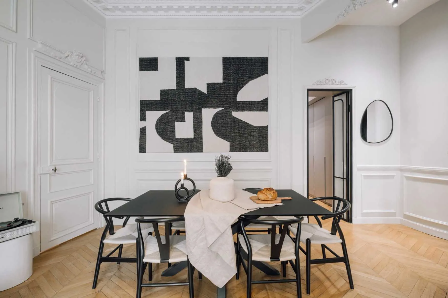 Trendy Paris Flat With Ultra-fast Wifi, Dual Monitors & Chef's Kitchen For Remote Work #4