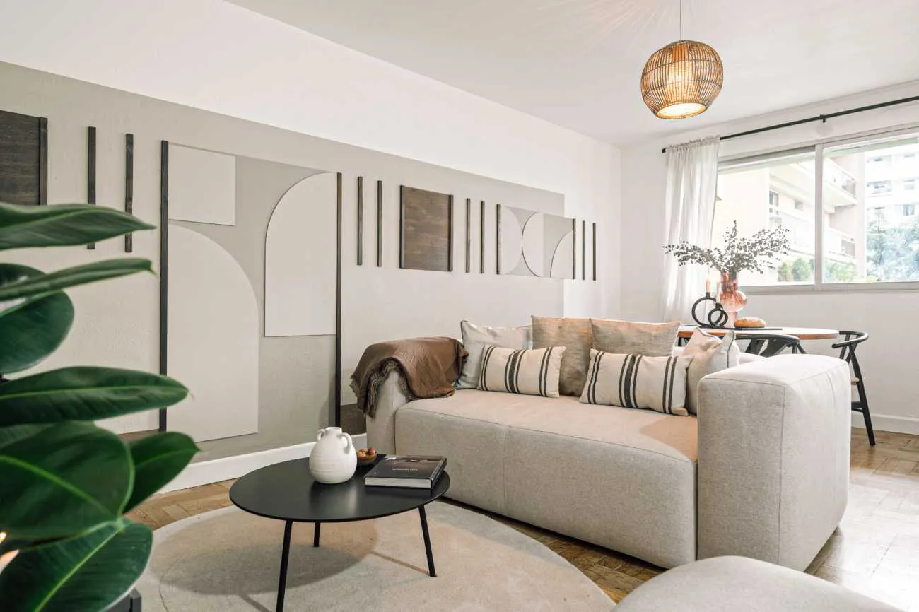 Trendy 74m2 Paris Flat With High-speed Fiber, Pro Monitors & Podcast-ready Setup