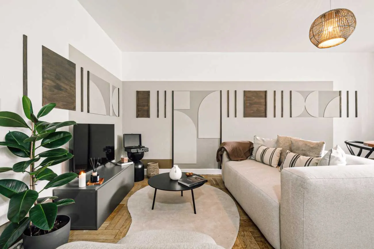 Trendy 74m2 Paris Flat With High-speed Fiber, Pro Monitors & Podcast-ready Setup #3
