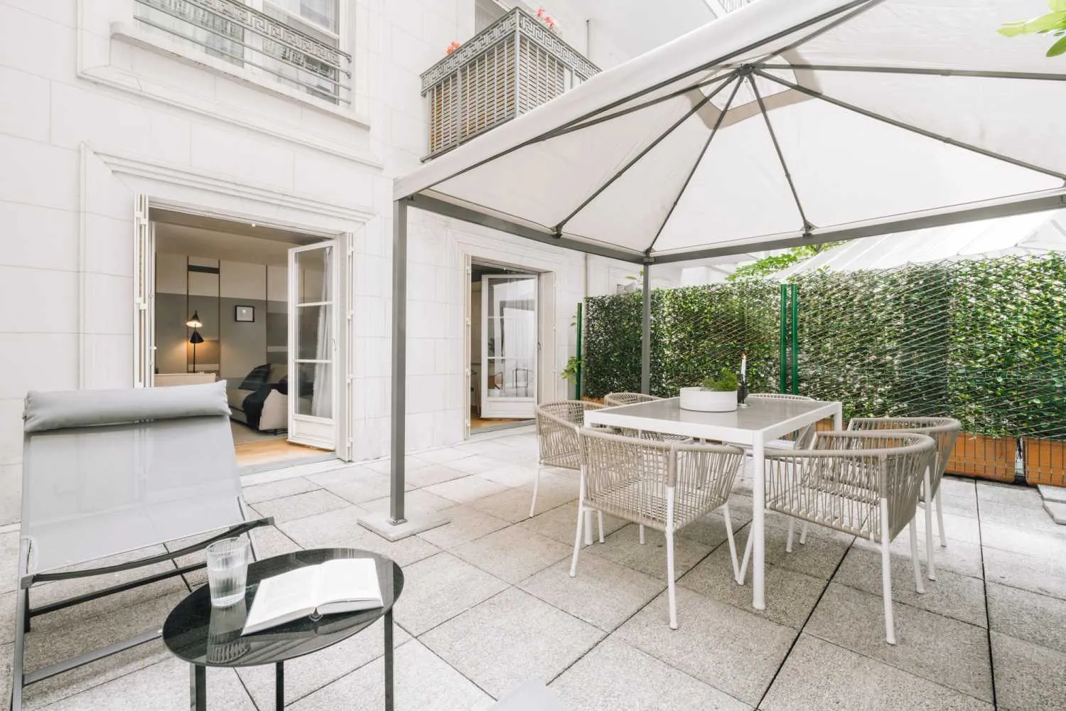 Impressive Paris Flat With Pro Workspace, City Views & High-speed Fiber For Remote Work