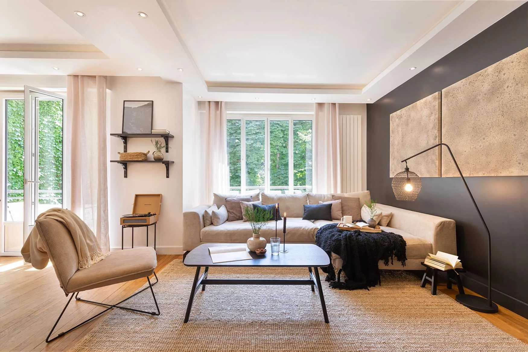 Modern 109m2 Paris Flat With High-speed Fiber, Pro Monitors & Balcony For Remote Work #2