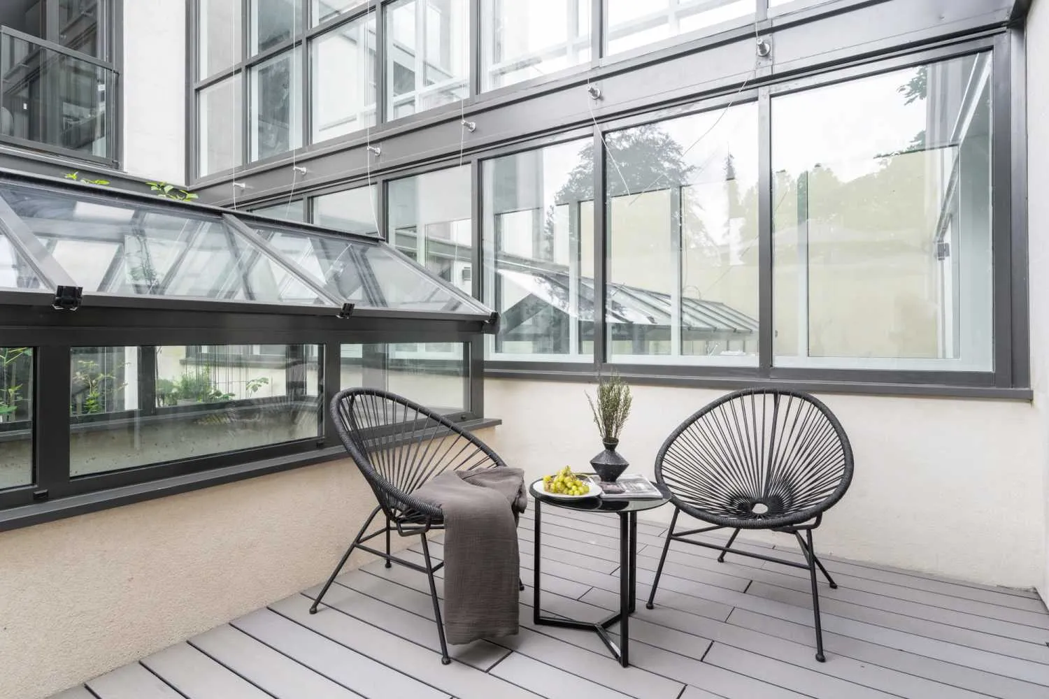 Spacious Paris Flat With Pro Workspace & Gigabit Internet For Digital Nomads #3