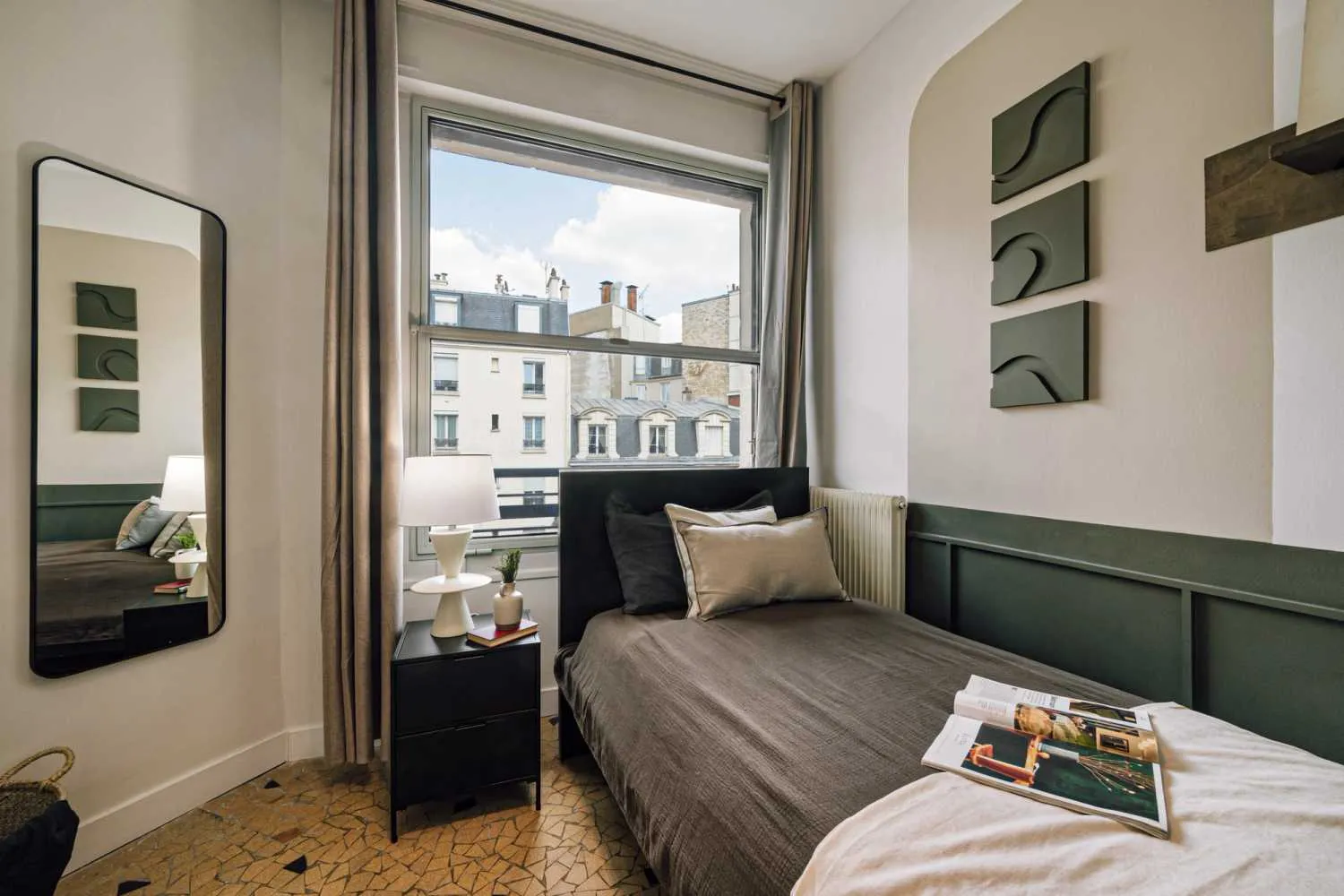 Chic 78m2 Paris Flat With Ultra-fast Wifi, Dual Monitors & Chef's Kitchen For Remote Work #4