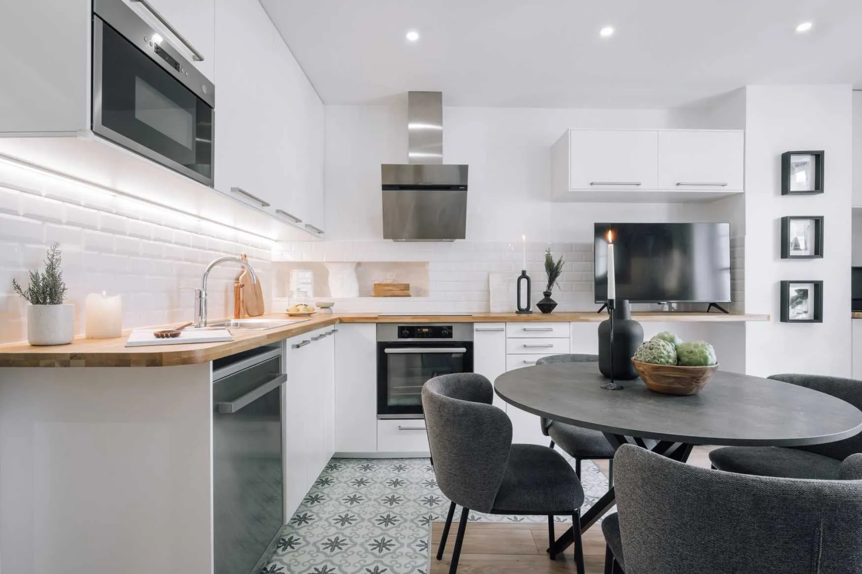 Stylish 46m2 Paris Flat With Ultra-fast Wifi, Pro Monitors & Ergonomic Workstation #5