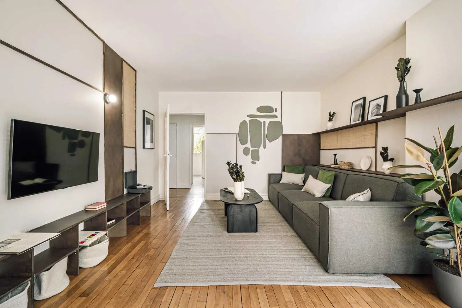 Stylish 95m2 Paris Flat With Premium Workstation & Ultra-fast Wifi For Digital Nomads