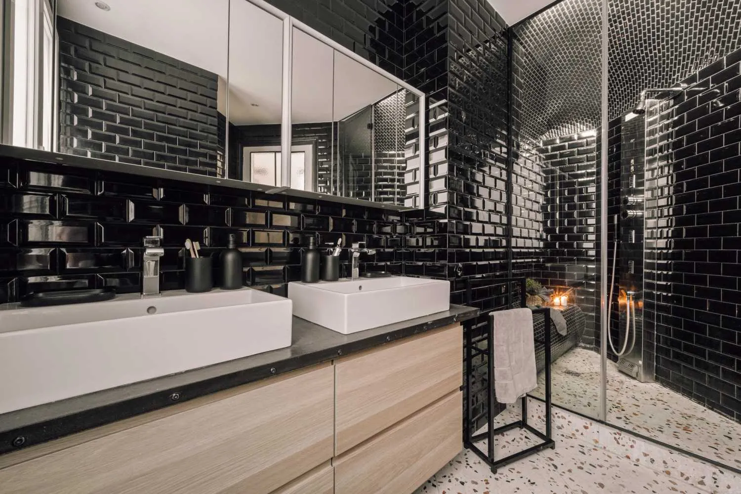 Vast Paris Flat With Premium Home Office & Ultra-fast Wifi For Digital Nomads #4