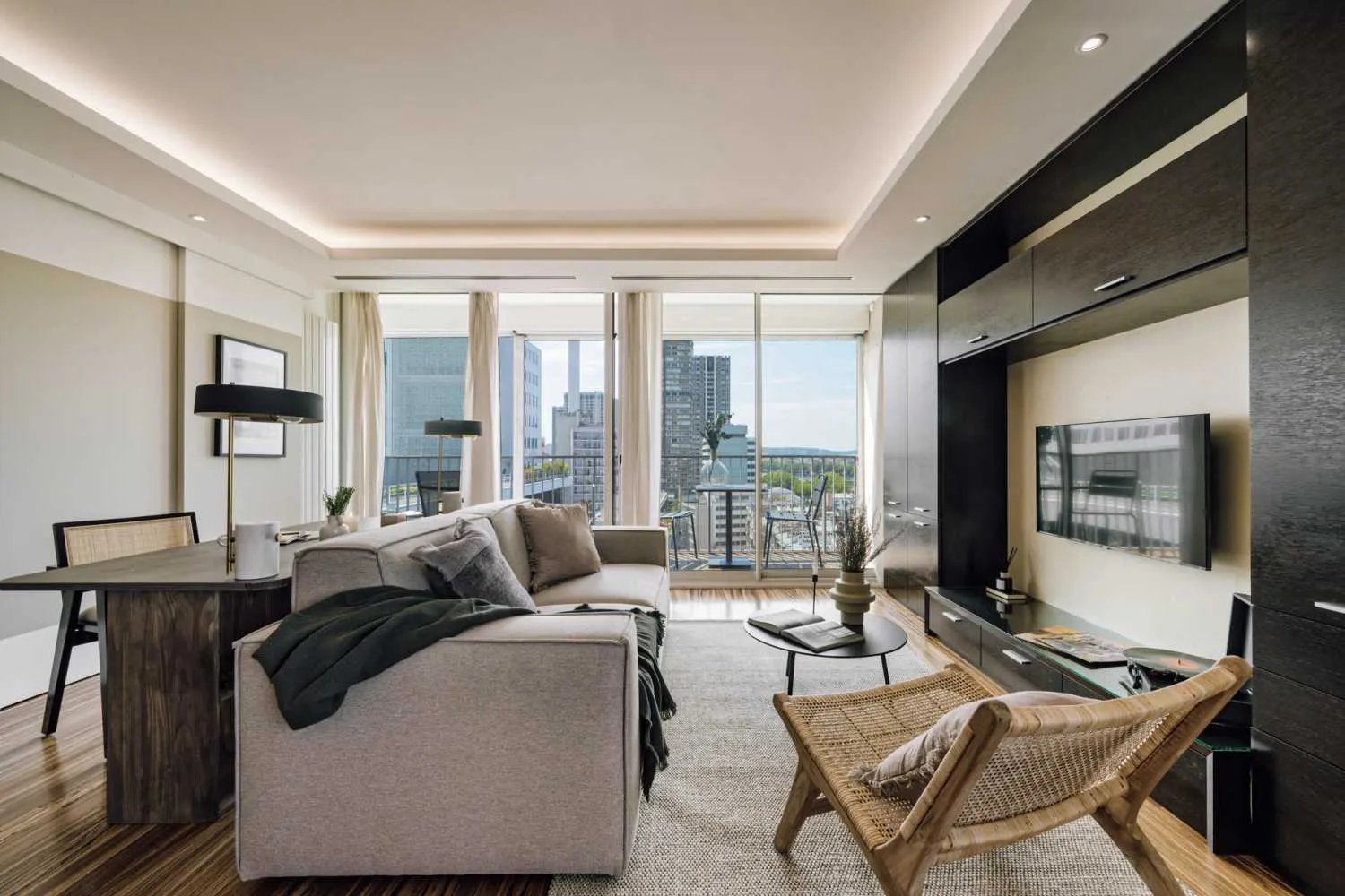 Chic Parisian Flat With Ultra-fast Wifi, Dual Monitors & Balcony For Remote Work #5