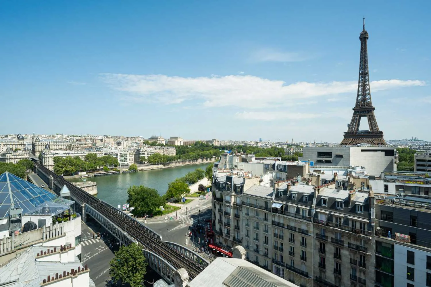 Chic Parisian Flat With Ultra-fast Wifi, Dual Monitors & Balcony For Remote Work #2