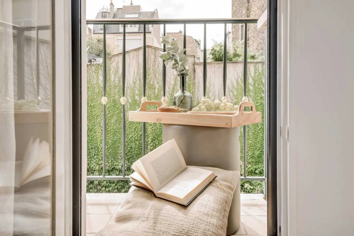 Premium Paris Studio With Gigabit Internet, Dual Displays & City Views For Digital Nomads #4